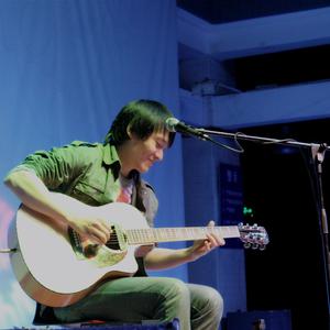 免费九七人人橾人人爱
