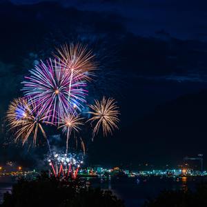 免费九七人人橾人人爱
